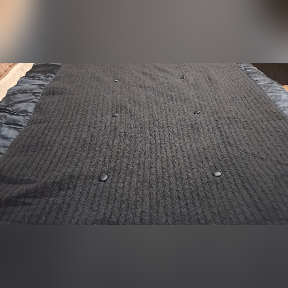 Kumi Kookoon Luxurious Silk and Cashmere Throw Blanket In Indigo - Picture 2 of 8